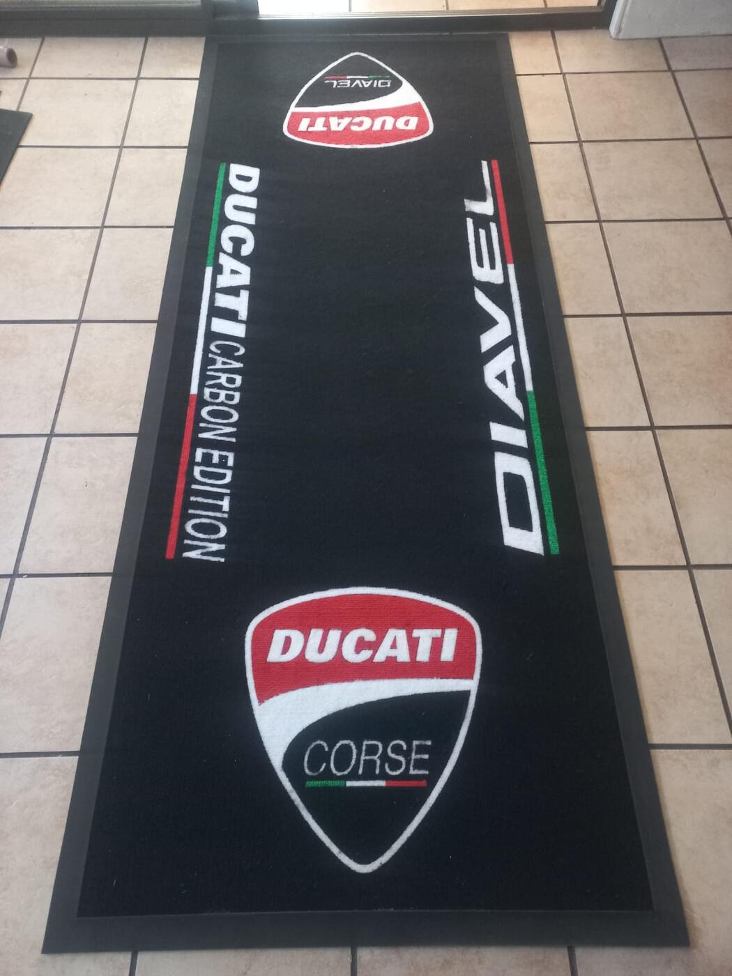 Long showroom runner mat